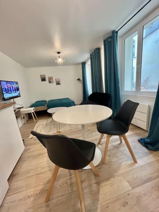 Appartement Le Feutrier - Au Pied Du Sacre Coeur Parijs